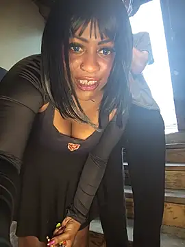 AmazonianMistress webcam