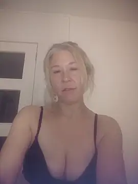 Sinful-Sarah webcam