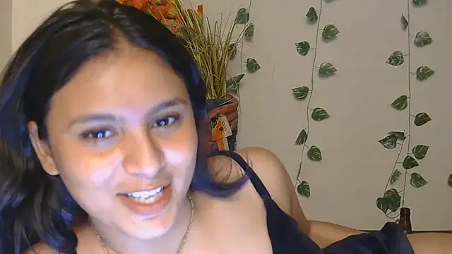 naira_fit (F young) - oil boobs show