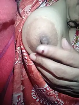 desi_couple85 (G milf) - Kiss