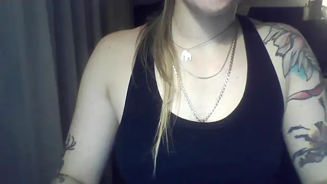 LeaWetGirl webcam