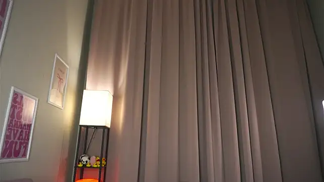 LoveSeekins webcam