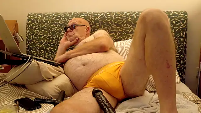 kinkcentral (M grandpa) - naked at 500