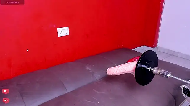 Horny_and_explosive webcam