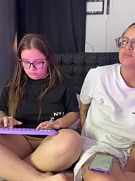 Annie_and_Raveenn live sex cam