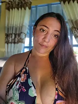 VickyHoult live cam on StripChat