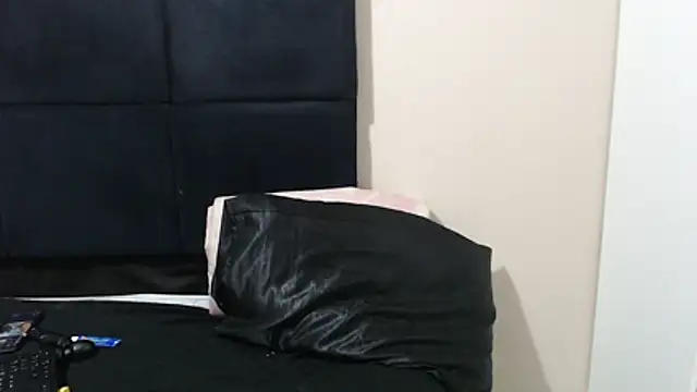 SweetHotBabby18 webcam