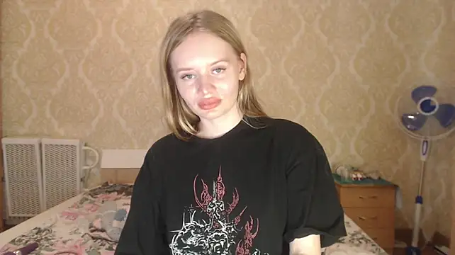 Kitkaat00 live sex cam