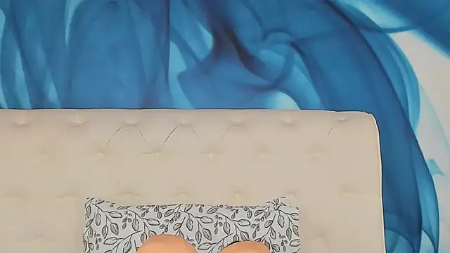 SkinnyDolly live cam preview