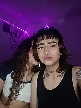 AlexxaAndRileyy webcam