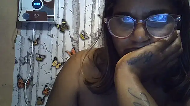 indianstrawberrylips4u live cam preview