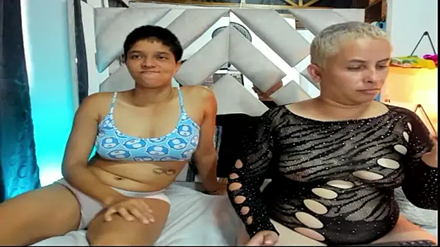 Natasha_and_zoe_ webcam
