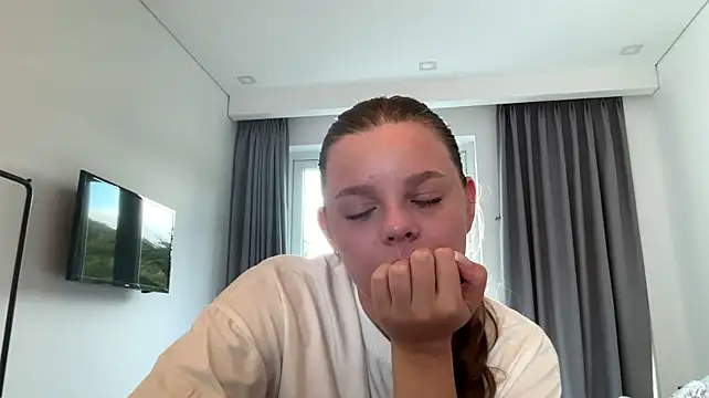 AmieLendor webcam