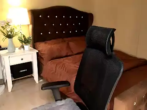 Model: bellaswildcummer