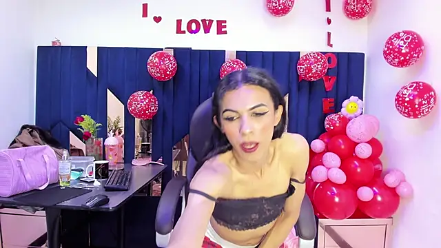 Aisha_hotts777 webcam