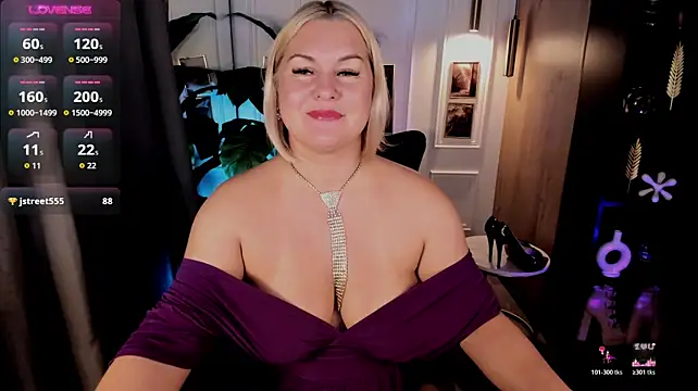 YolandaKiss live cam on StripChat