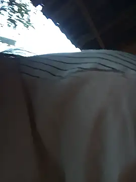 Linda-04 webcam
