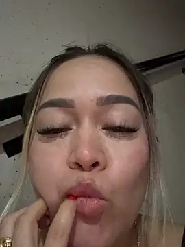 Danielavegax live cam preview