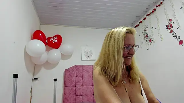 esmeraldaladys live sex cam