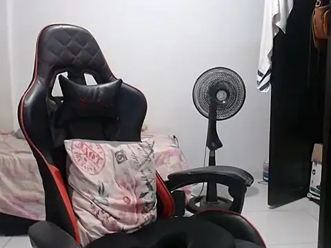 Adriana_0312 webcam