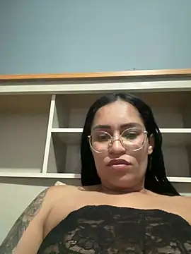 saffadinhaa Live Webcam on Stripchat