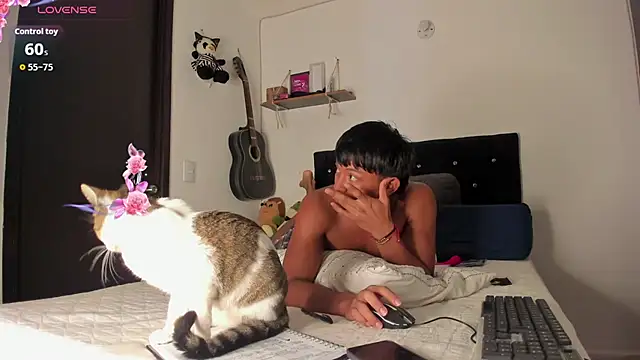 santinaughty live cam on StripChat
