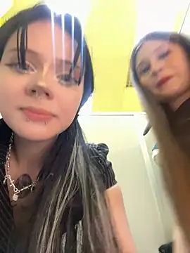 Live cam model sukidaa broadcasting live