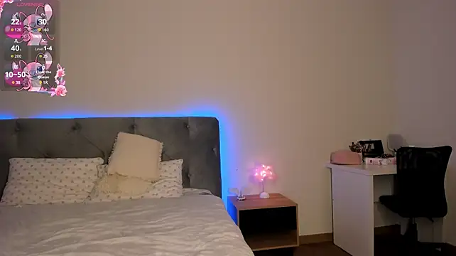 BellaStarr_ webcam