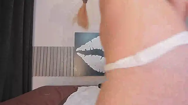 Brianaa_Glow webcam