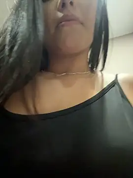 valentina-gomezz (F teen) - TOPLES UNDER THE TABLE + SPITTING💦💦