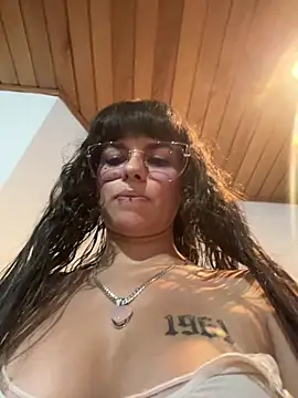 violetasubmissive (F young) - Lick boobs