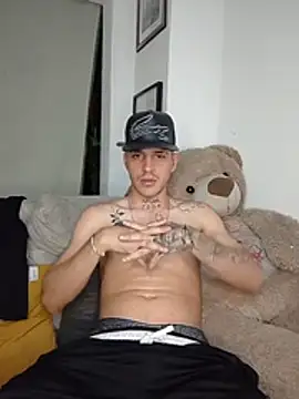 MaxHornyLatin