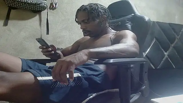 Larry-n-clouds webcam