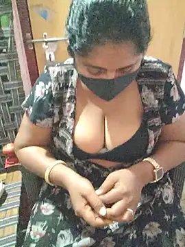 jessi_25 (F milf) - Boobs show