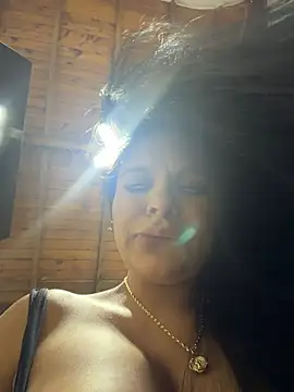 Elara_Luxe webcam