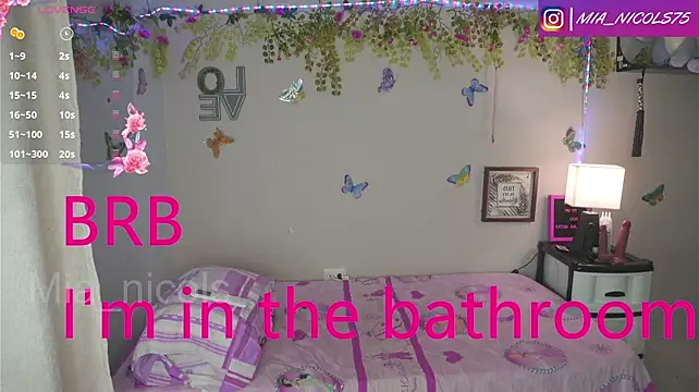 mia_nicols webcam