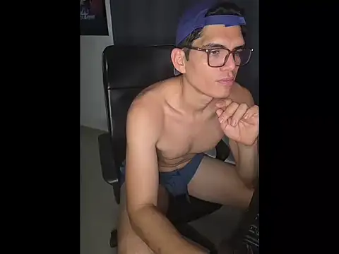 MikyLara webcam
