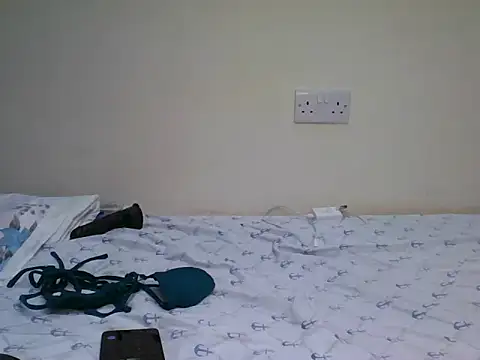cum_queen254 webcam