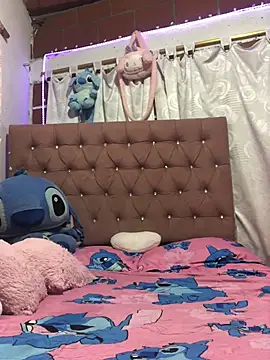 Rachellcooperrr live cam on StripChat