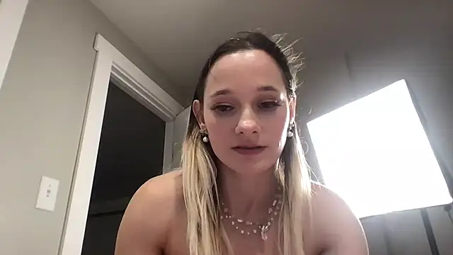 Chloe_StClaire webcam