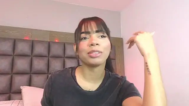 TyraKayne webcam