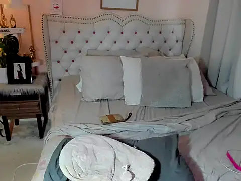 SweetHoney369 live sex cam
