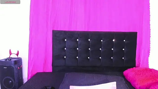 cutenaked_8 webcam