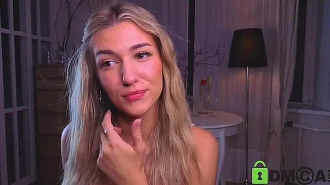AdelaNovela live cam preview
