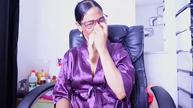 Aries_Mature webcam