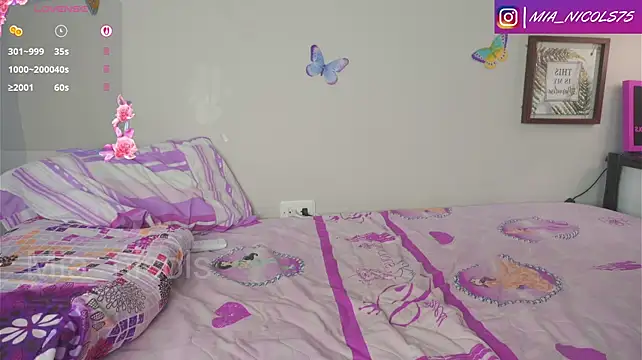 mia_nicols webcam