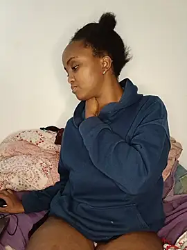 Prettyval77 webcam