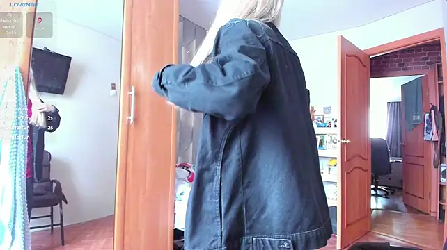 Tiny_Kiss