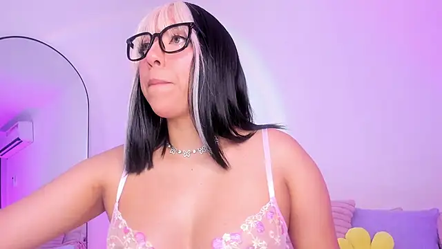 emily__walker webcam
