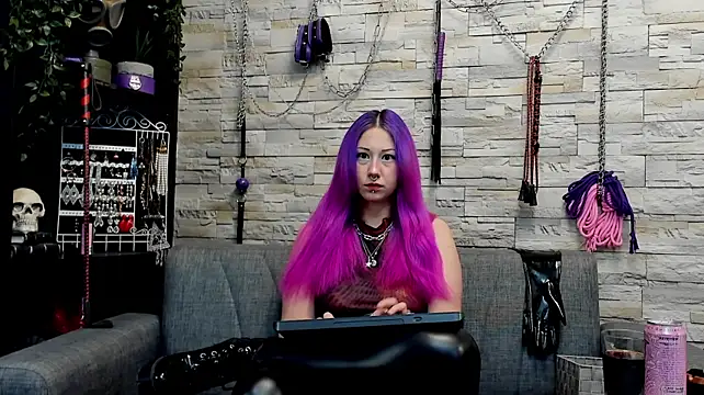 Miss_Kaz webcam